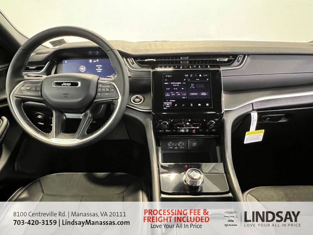 New 2025 Jeep Grand Cherokee Altitude image 17