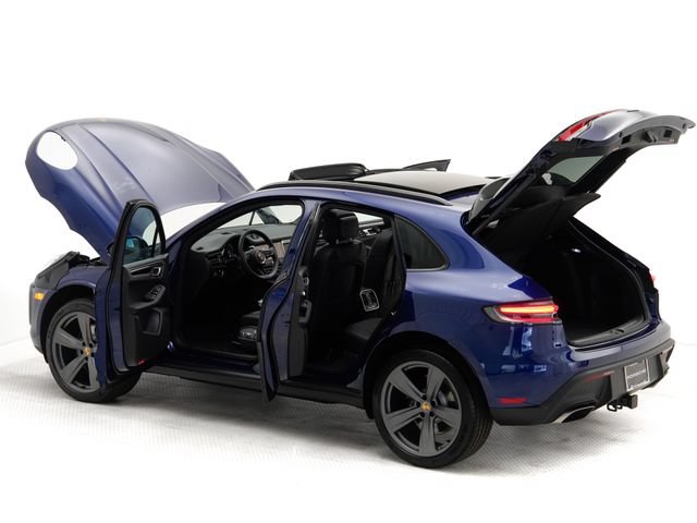 Certified 2025 Porsche Macan AWD/4WD image 35