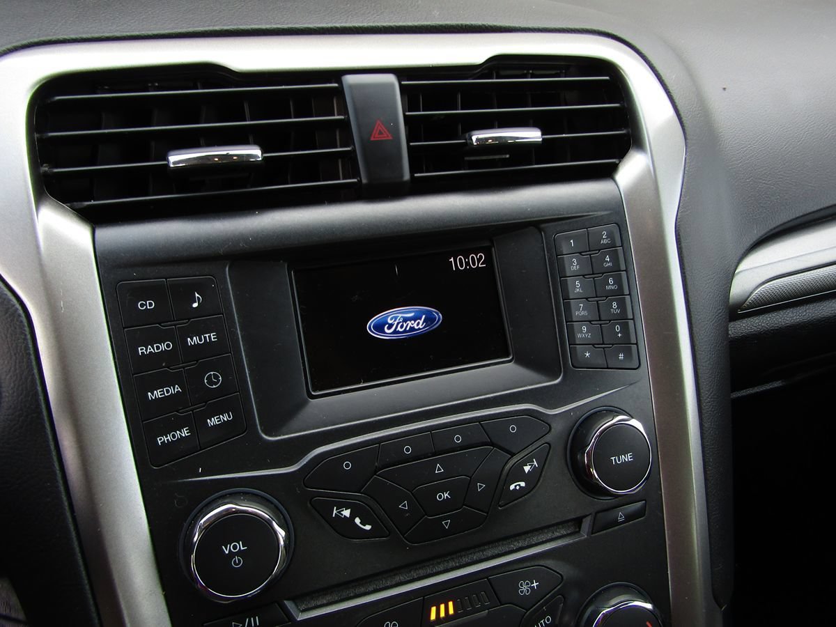 Used 2018 Ford Fusion S FWD image 14