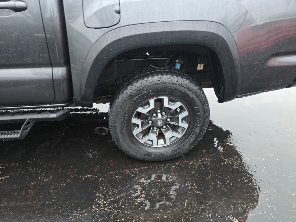 Certified 2016 Toyota Tacoma TRD Off-Road w/ Premium & Technology Package image 4