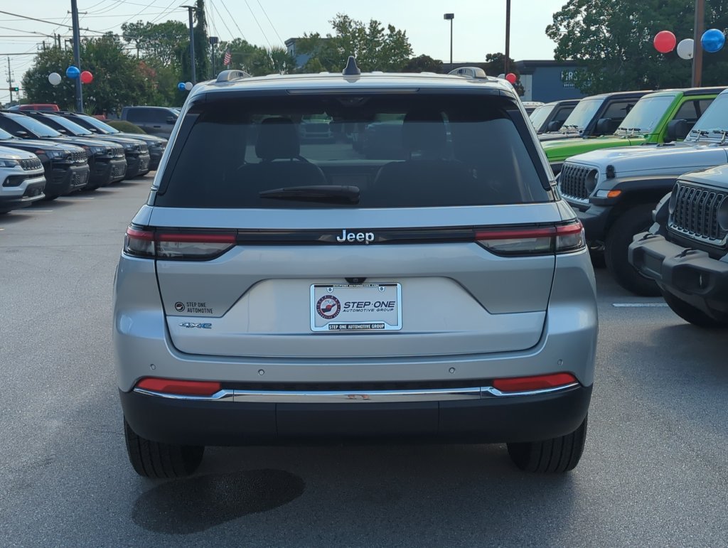 Used 2022 Jeep Grand Cherokee Limited 4xe w/ Luxury Tech Group II AWD/4WD image 5