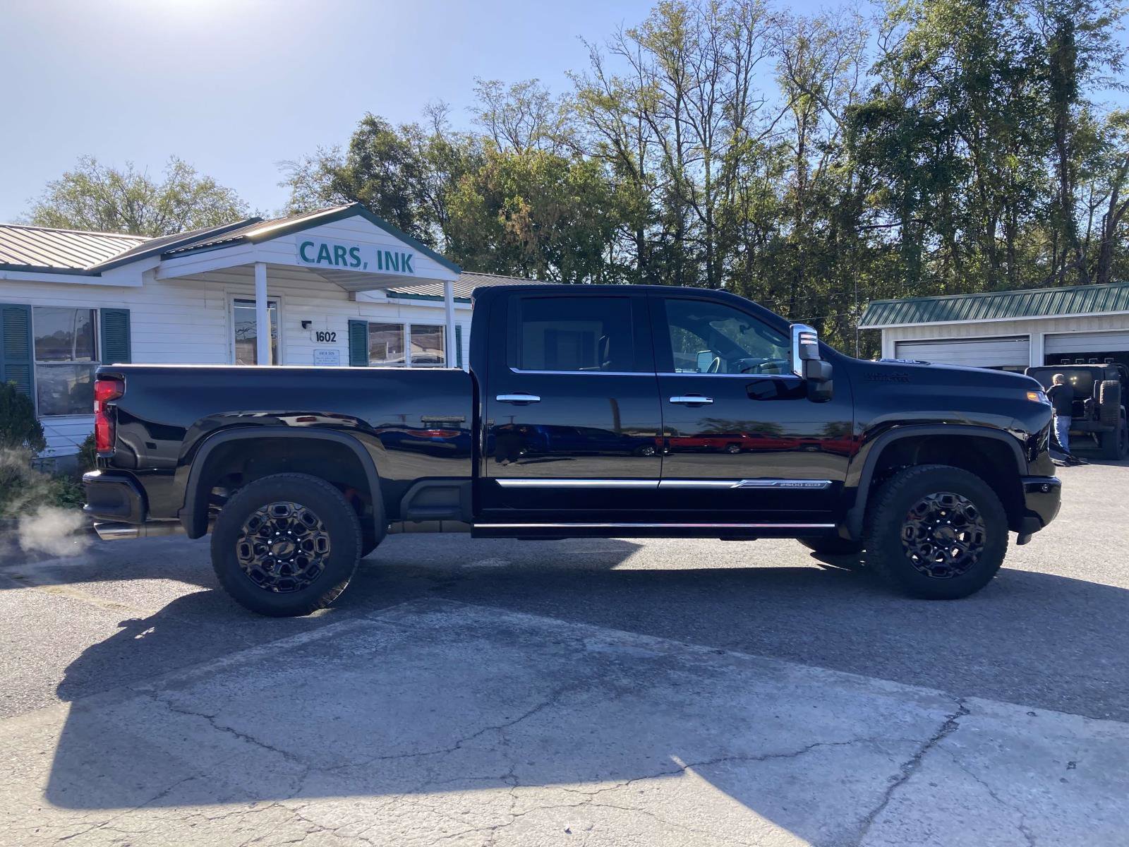 Used 2024 Chevrolet Silverado 2500 High Country w/ Technology Package image 2