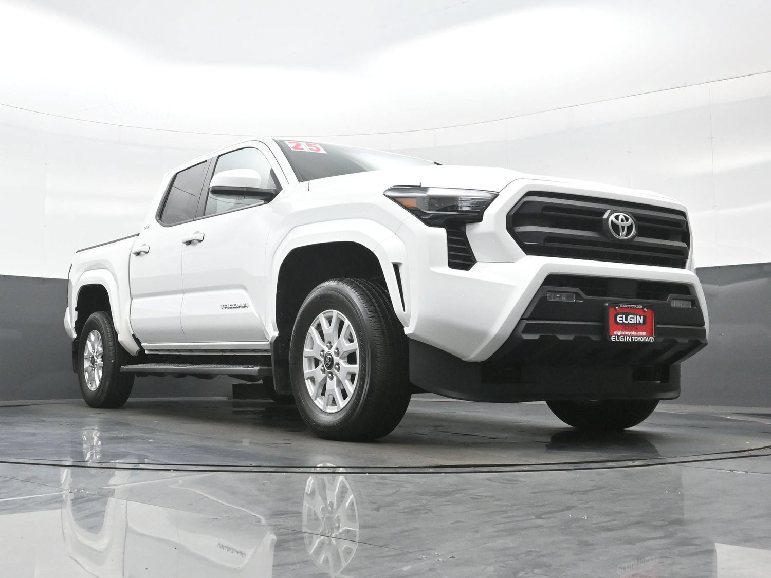 Used 2025 Toyota Tacoma SR5 AWD/4WD image 26