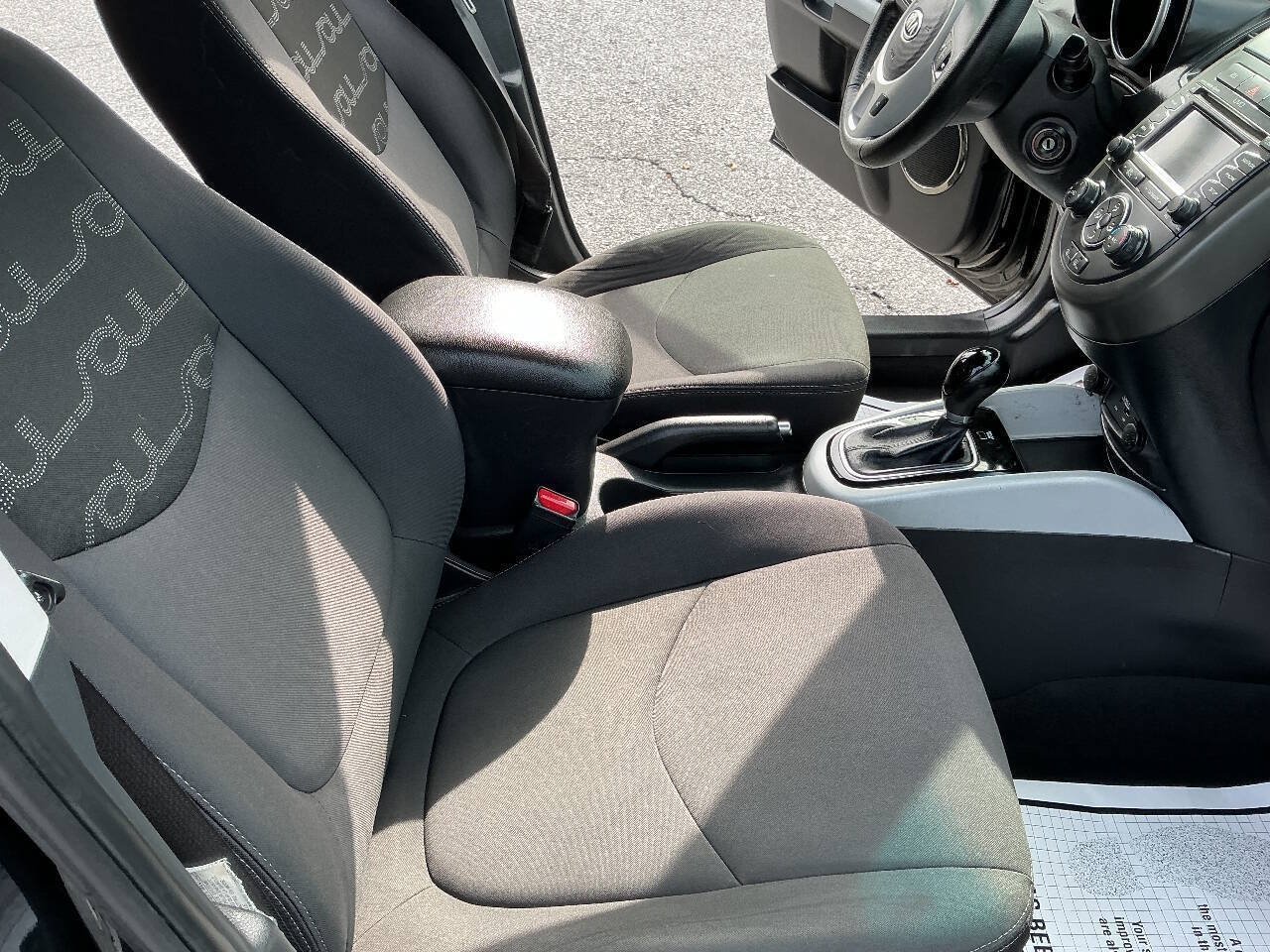 Used 2012 Kia Soul + w/ Audio Pkg FWD image 28