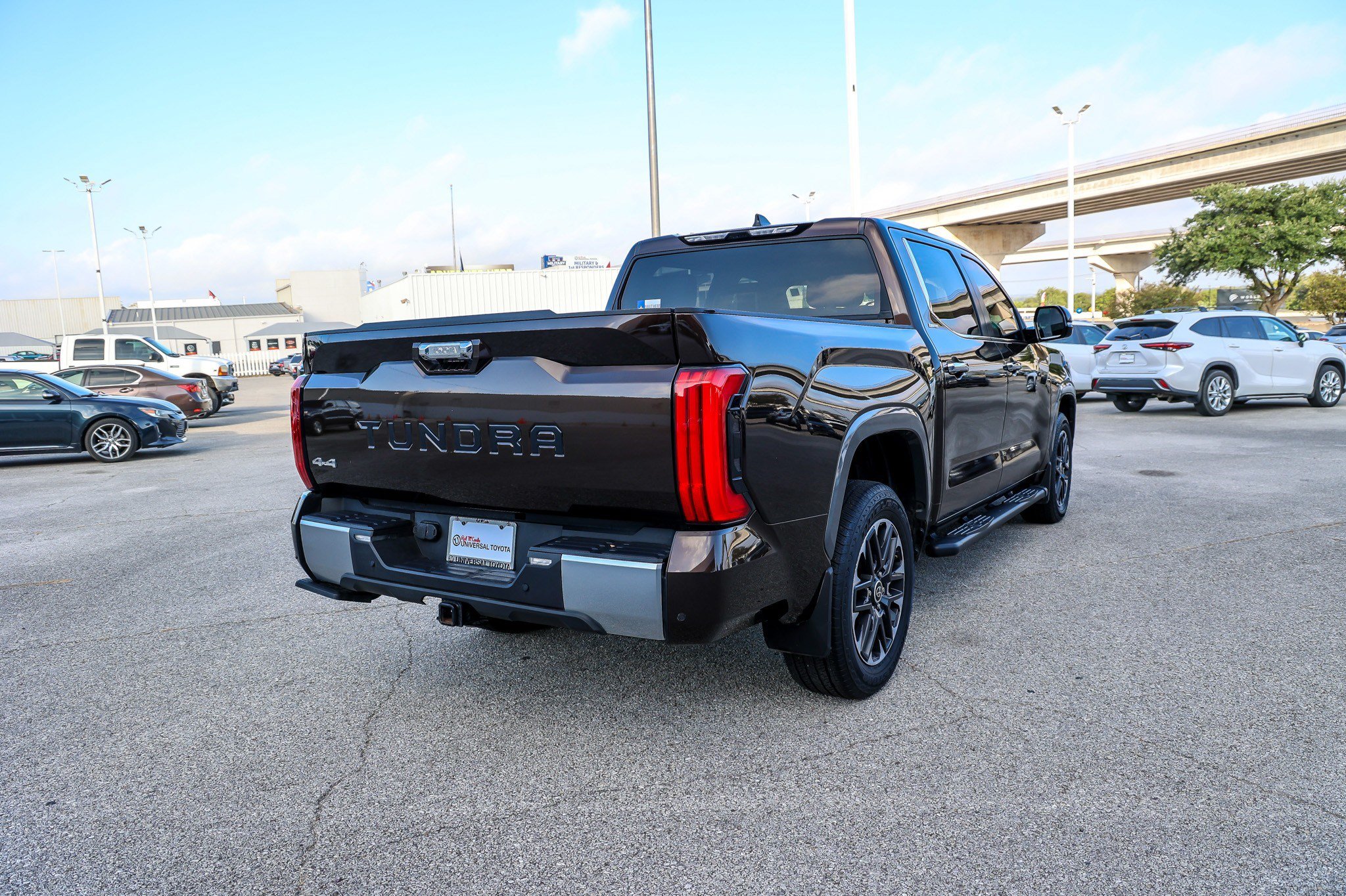 Used 2024 Toyota Tundra Limited w/ Power Package AWD/4WD image 7