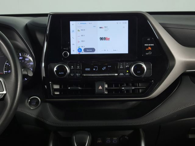 Used 2025 Toyota Highlander LE image 24