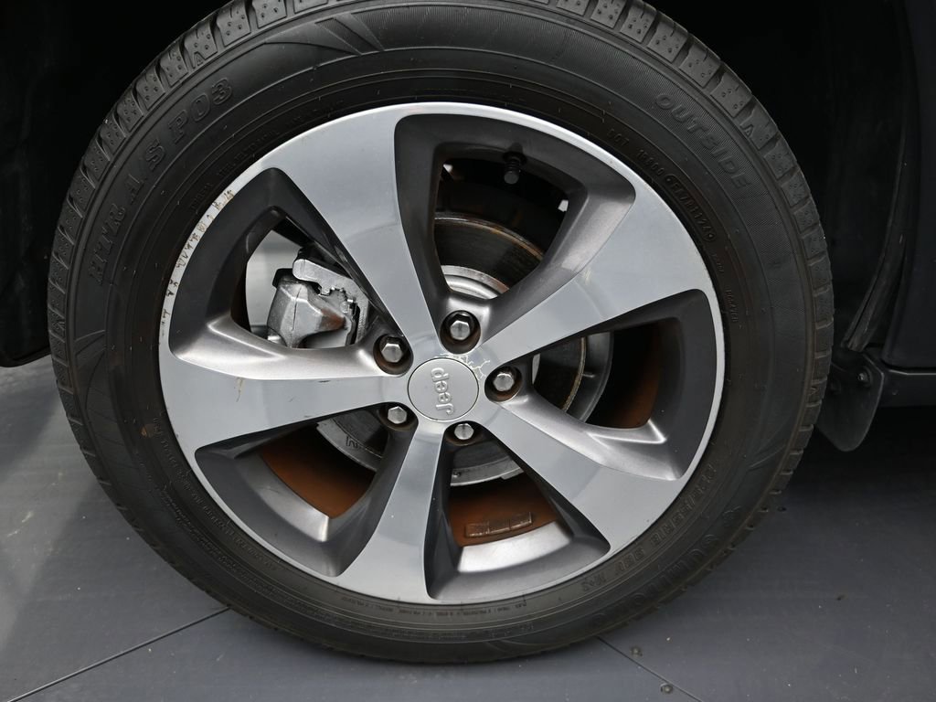 Used 2019 Jeep Cherokee Limited image 9