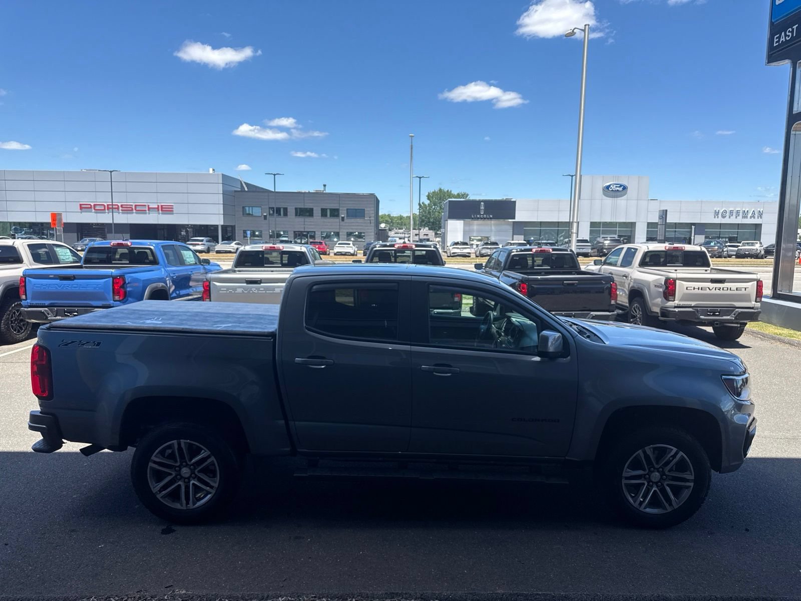 Used 2022 Chevrolet Colorado W/T w/ Custom Special Edition AWD/4WD image 5