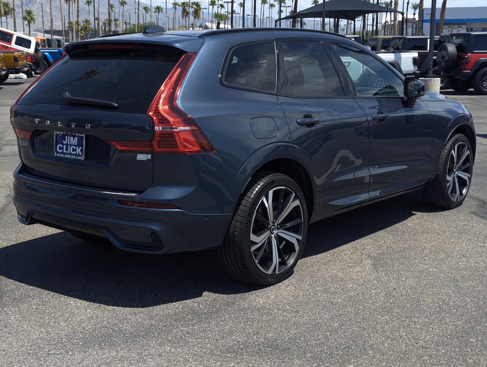 Used 2022 Volvo XC60 T8 R-Design w/ Advanced Package AWD/4WD image 2