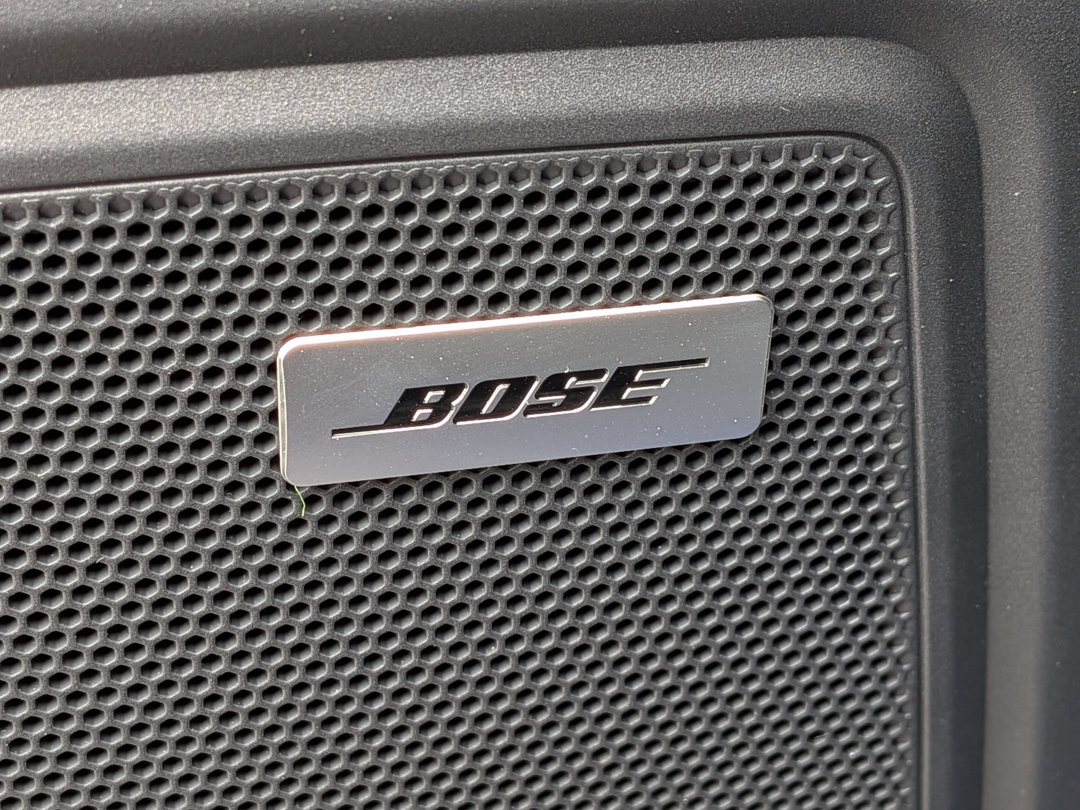 Certified 2025 Porsche Macan Turbo AWD/4WD image 24