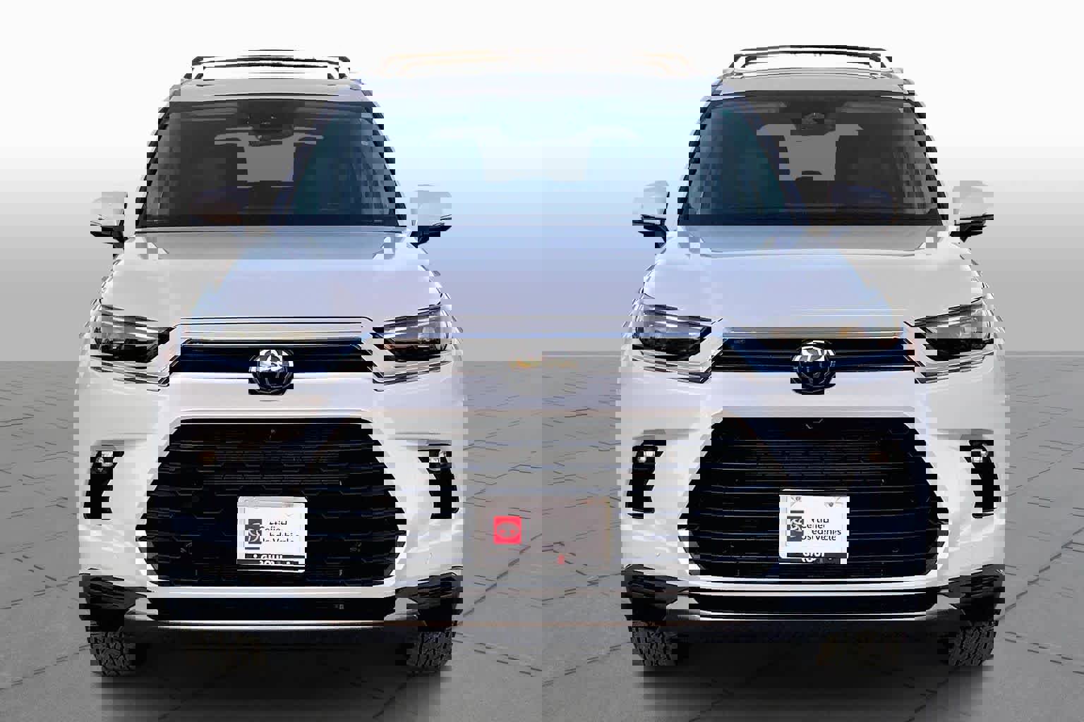 Used 2025 Toyota Grand Highlander FWD image 3