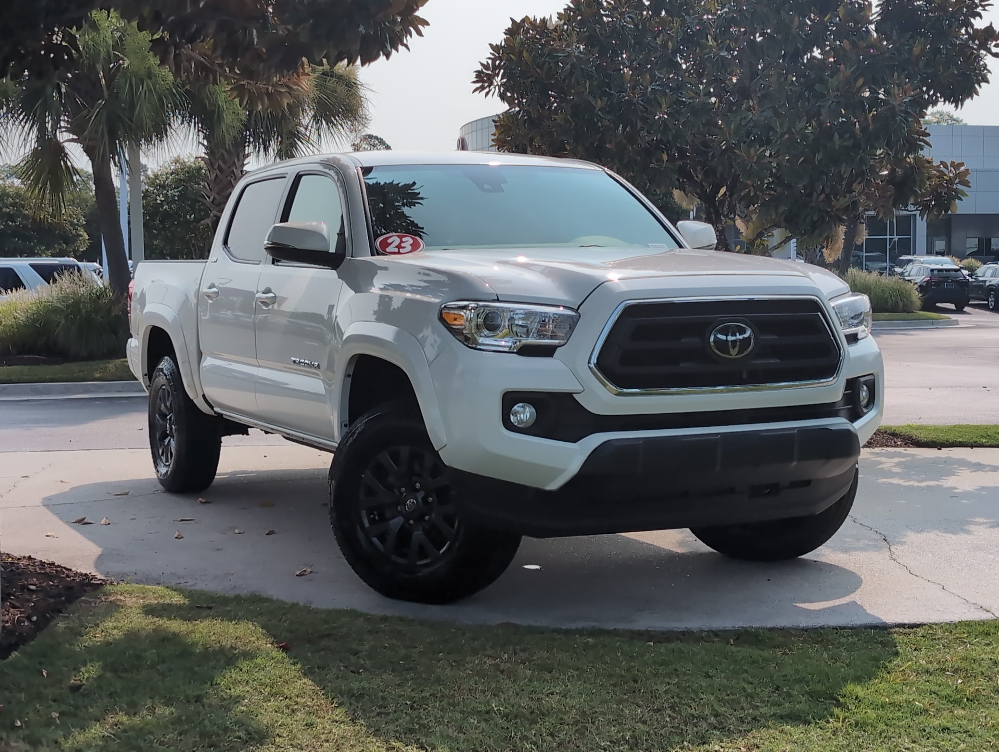Used 2023 Toyota Tacoma SR5 AWD/4WD image 2