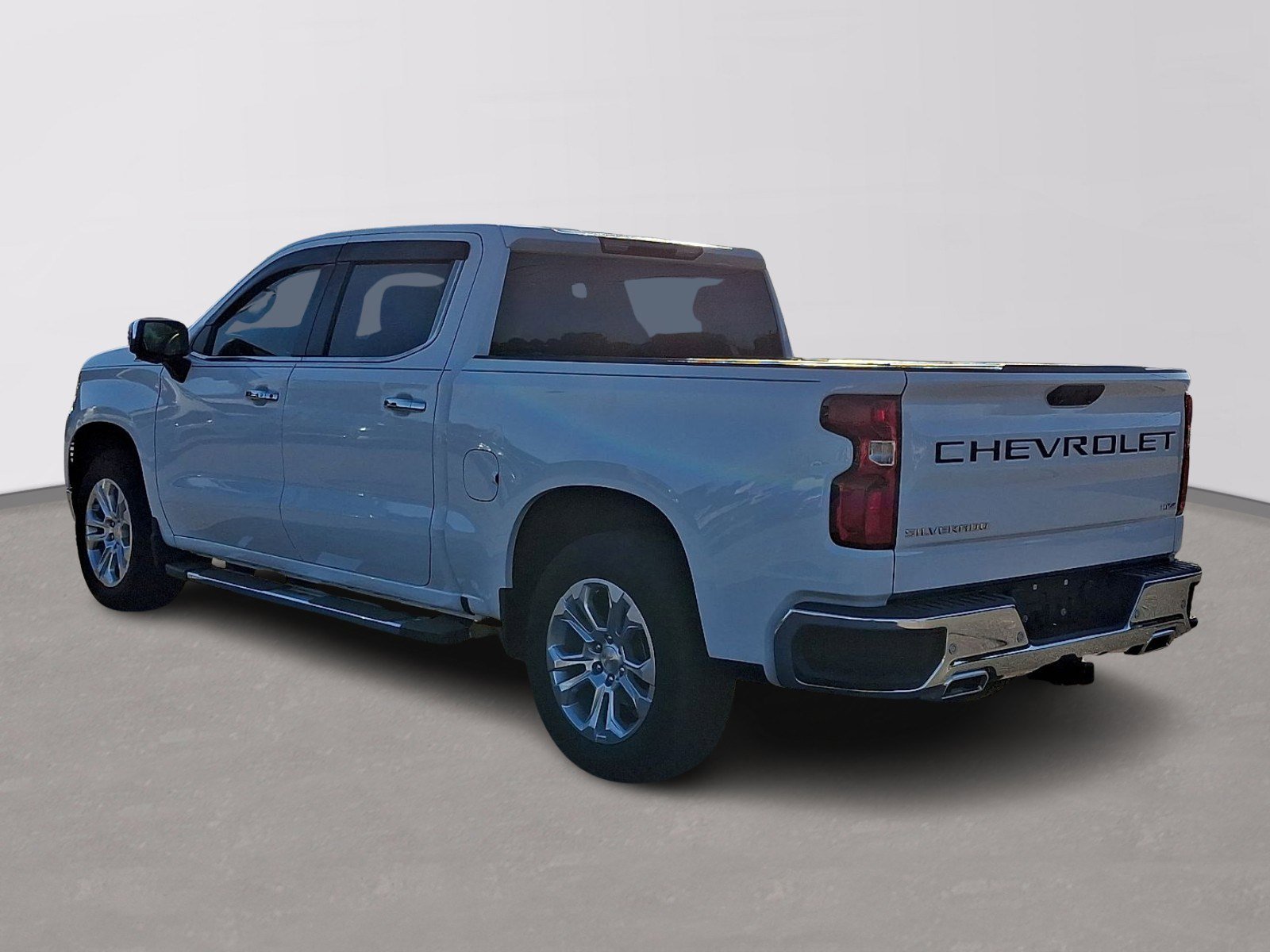 Used 2023 Chevrolet Silverado 1500 LTZ w/ Z71 Off-Road Package image 4