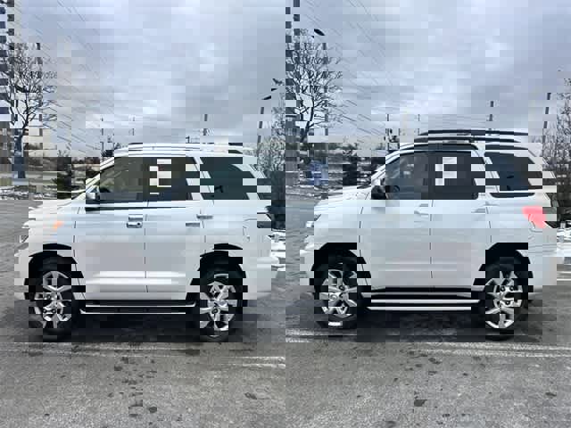 Used 2017 Toyota Sequoia Platinum image 2