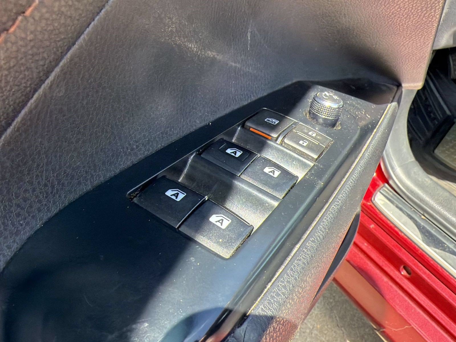 Used 2018 Toyota Camry XLE FWD image 12