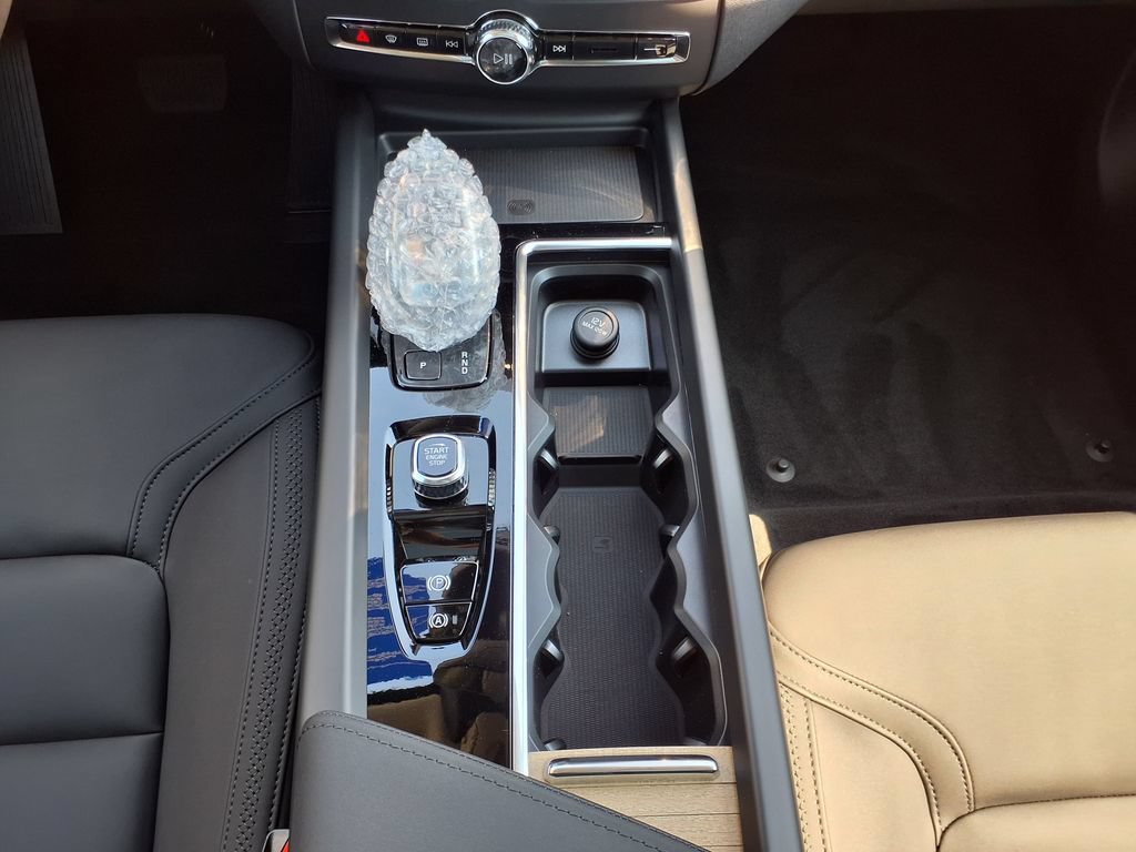 New 2026 Volvo XC60 B5 Plus w/ Protection Package Premier AWD/4WD image 30