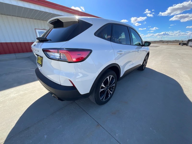 Used 2022 Ford Escape SE w/ SE Sport Appearance Package image 8