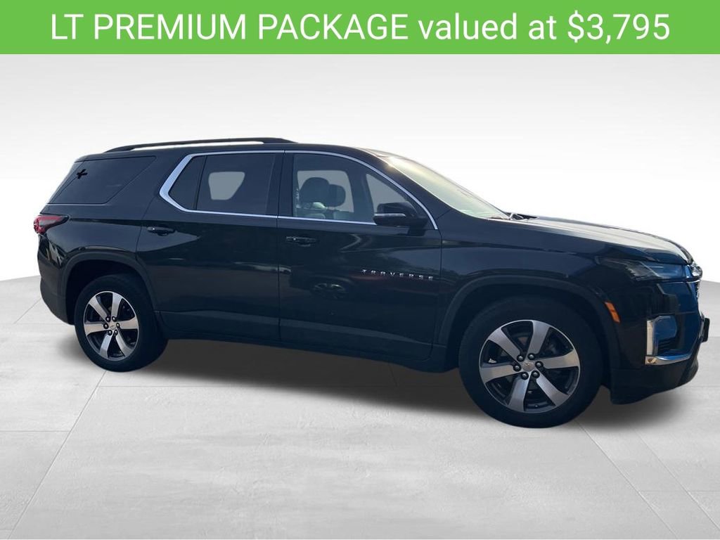 Used 2023 Chevrolet Traverse LT w/ LT Premium Package image 3