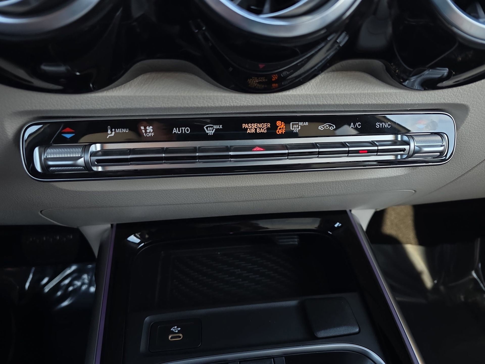 Certified 2025 Mercedes-Benz GLB 250 image 24