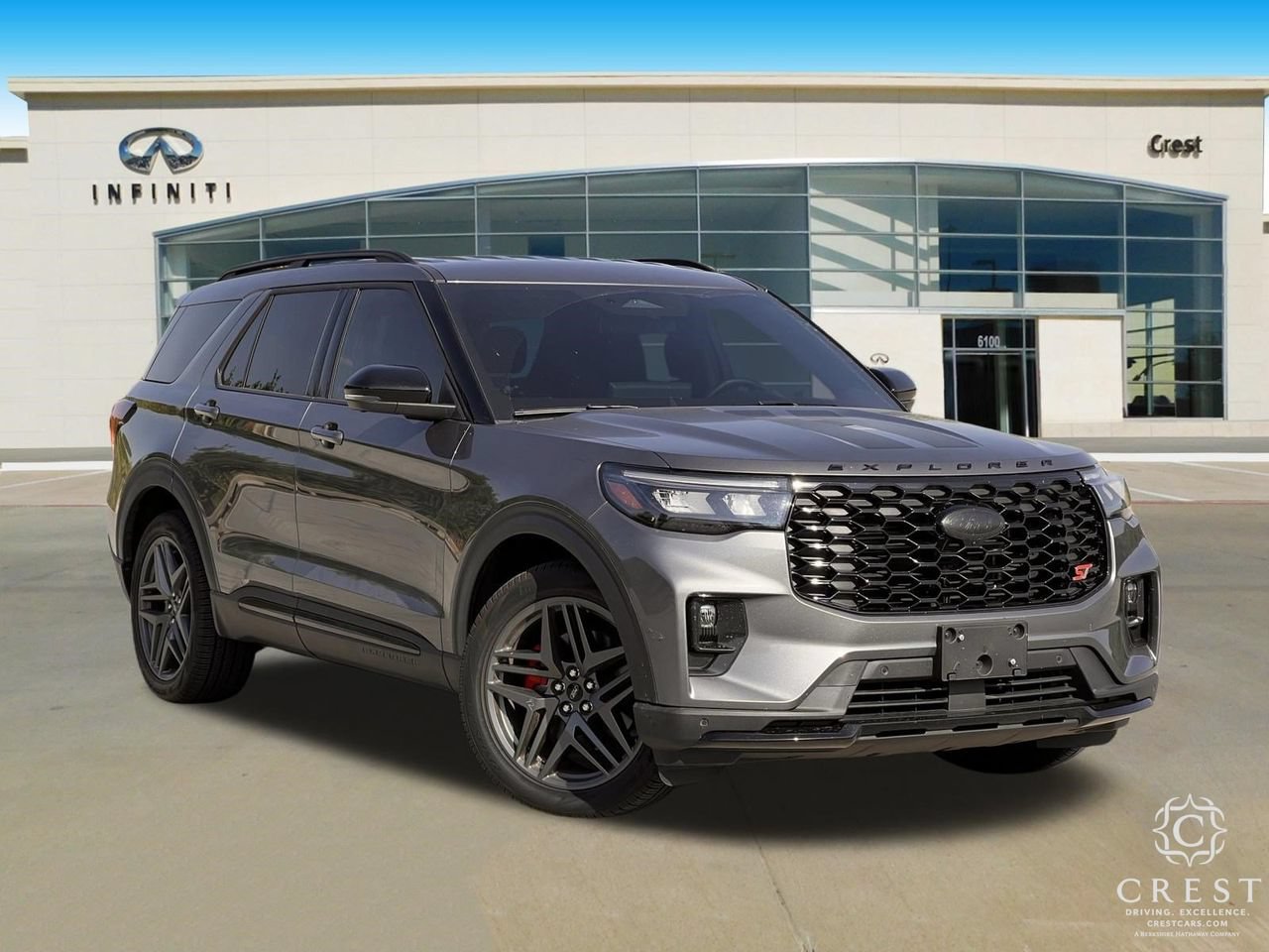 Used 2025 Ford Explorer ST AWD/4WD image 2