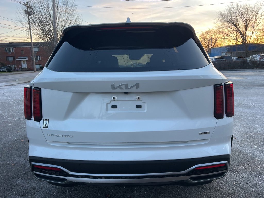 Certified 2023 Kia Sorento EX image 4