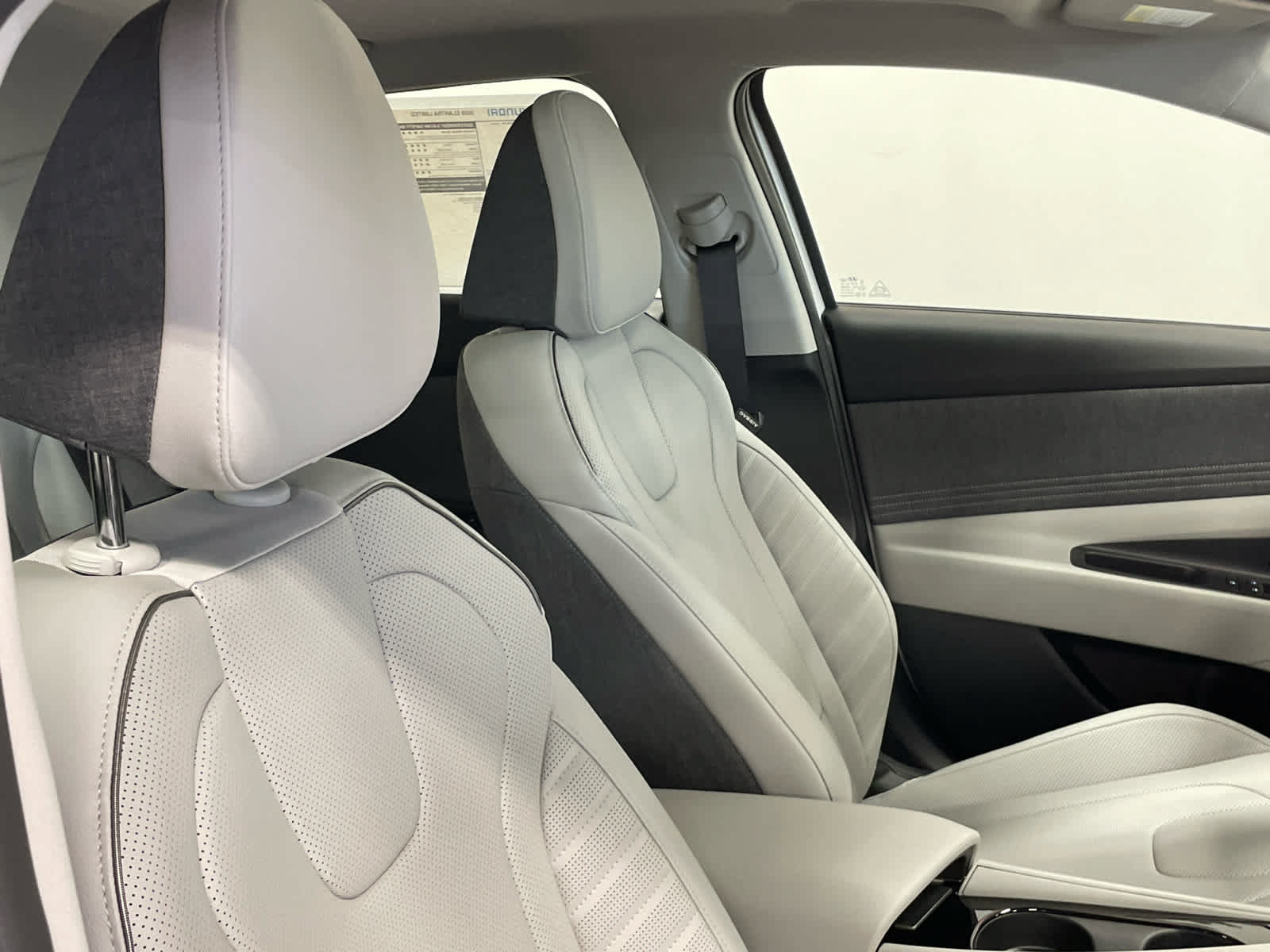 New 2026 Hyundai Elantra Limited FWD image 34