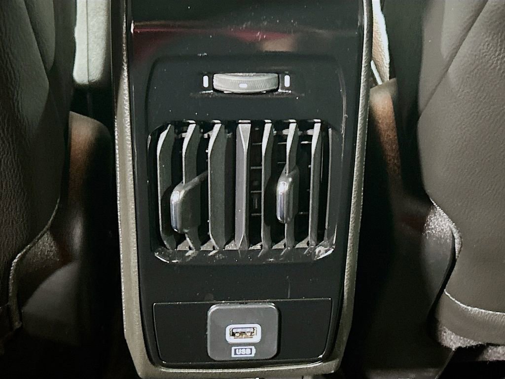 Used 2025 Jeep Compass Latitude image 21