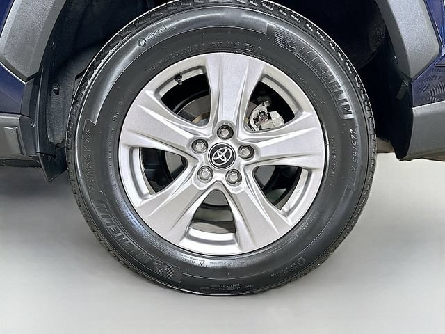 Used 2025 Toyota RAV4 XLE AWD/4WD image 30