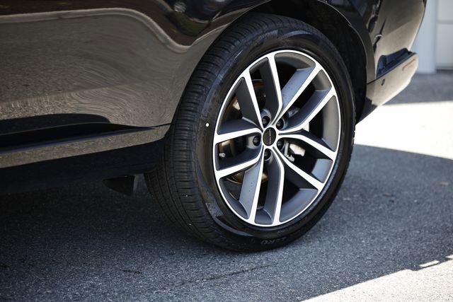 New 2026 Land Rover Range Rover Long Wheelbase SE image 6