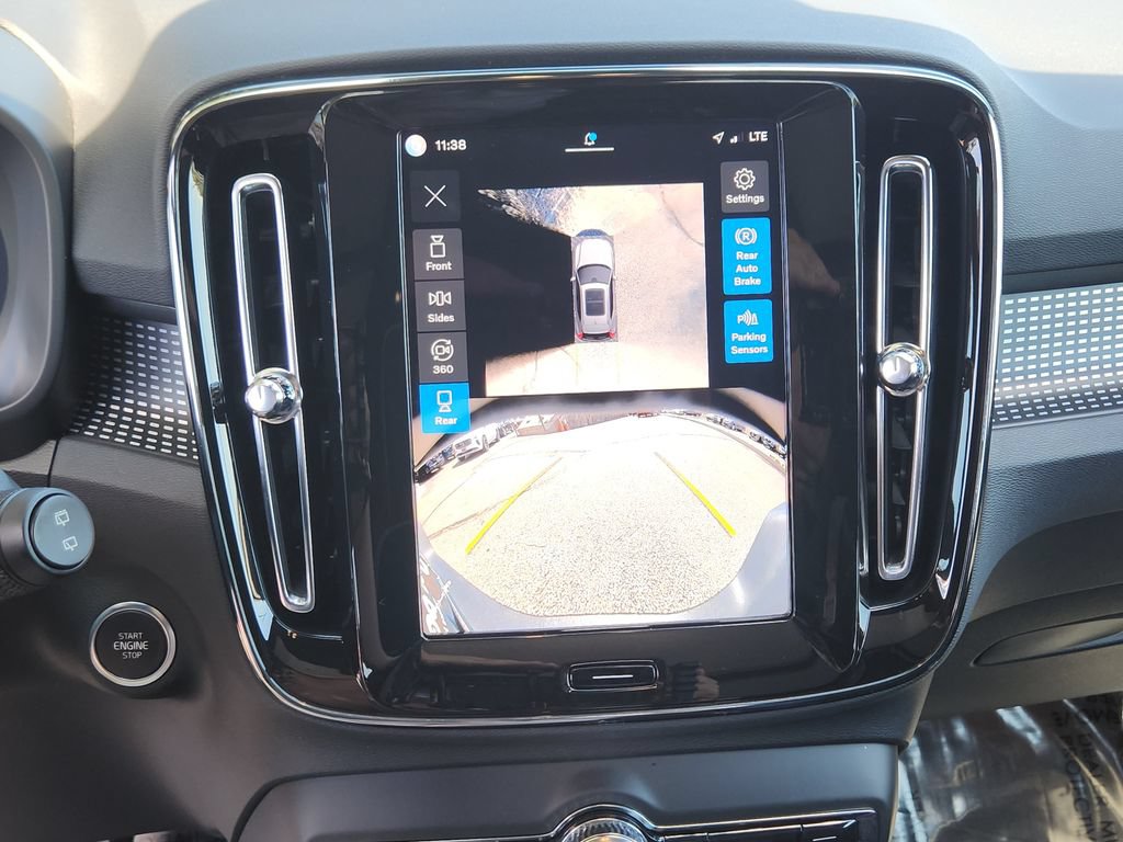 Used 2025 Volvo XC40 B5 Plus AWD/4WD image 9