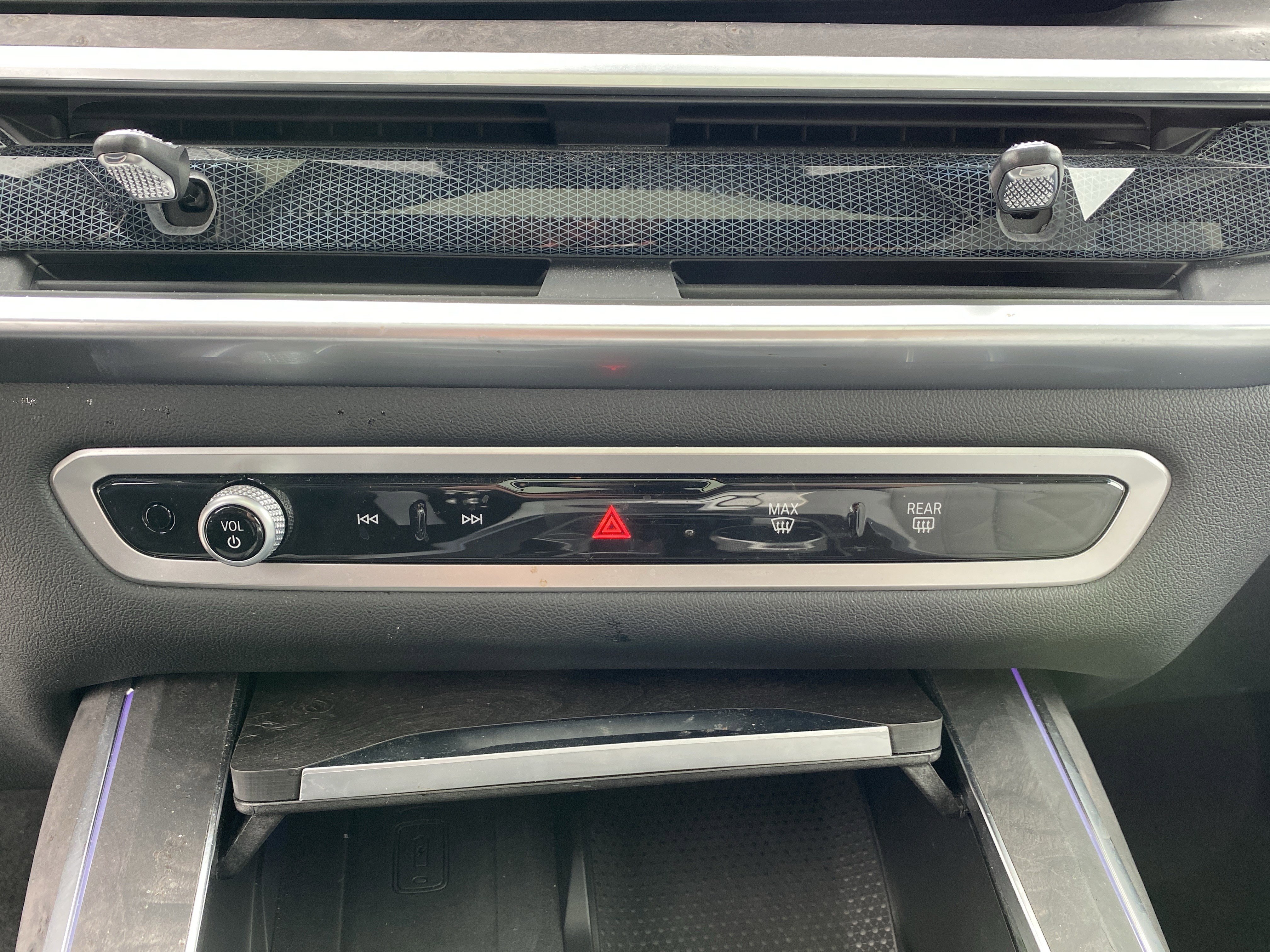 Used 2024 BMW X7 xDrive40i w/ Premium Package image 41