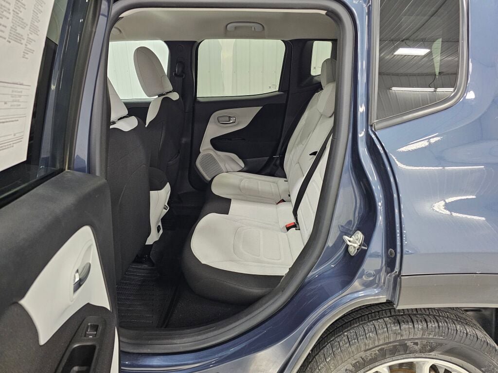 Used 2021 Jeep Renegade Latitude w/ Convenience Group AWD/4WD image 12