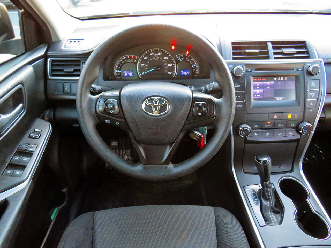Used 2015 Toyota Camry LE image 23