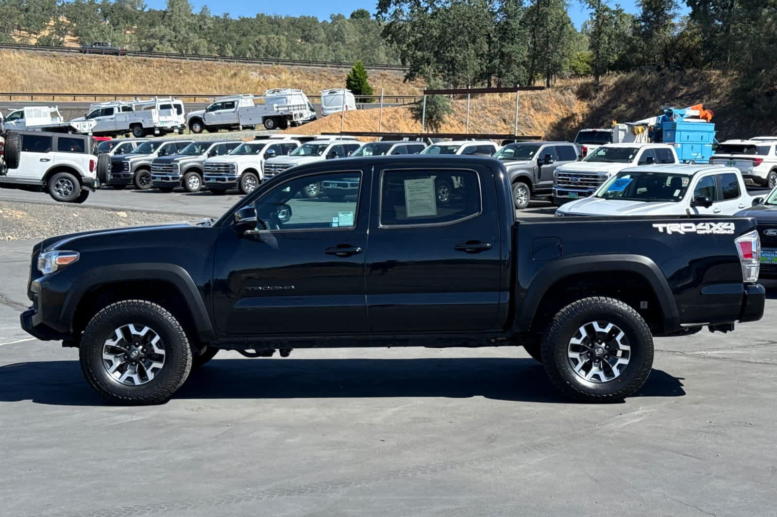 Used 2021 Toyota Tacoma TRD Off-Road w/ Technology Package AWD/4WD image 7