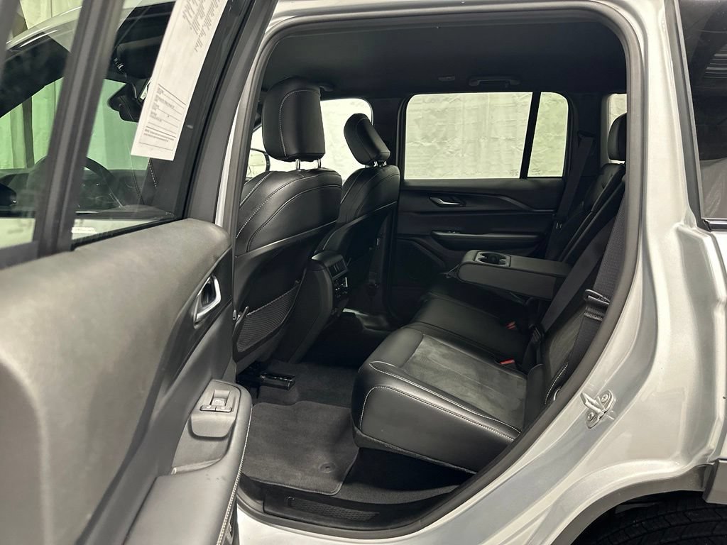 Used 2025 Jeep Grand Cherokee Altitude AWD/4WD image 36
