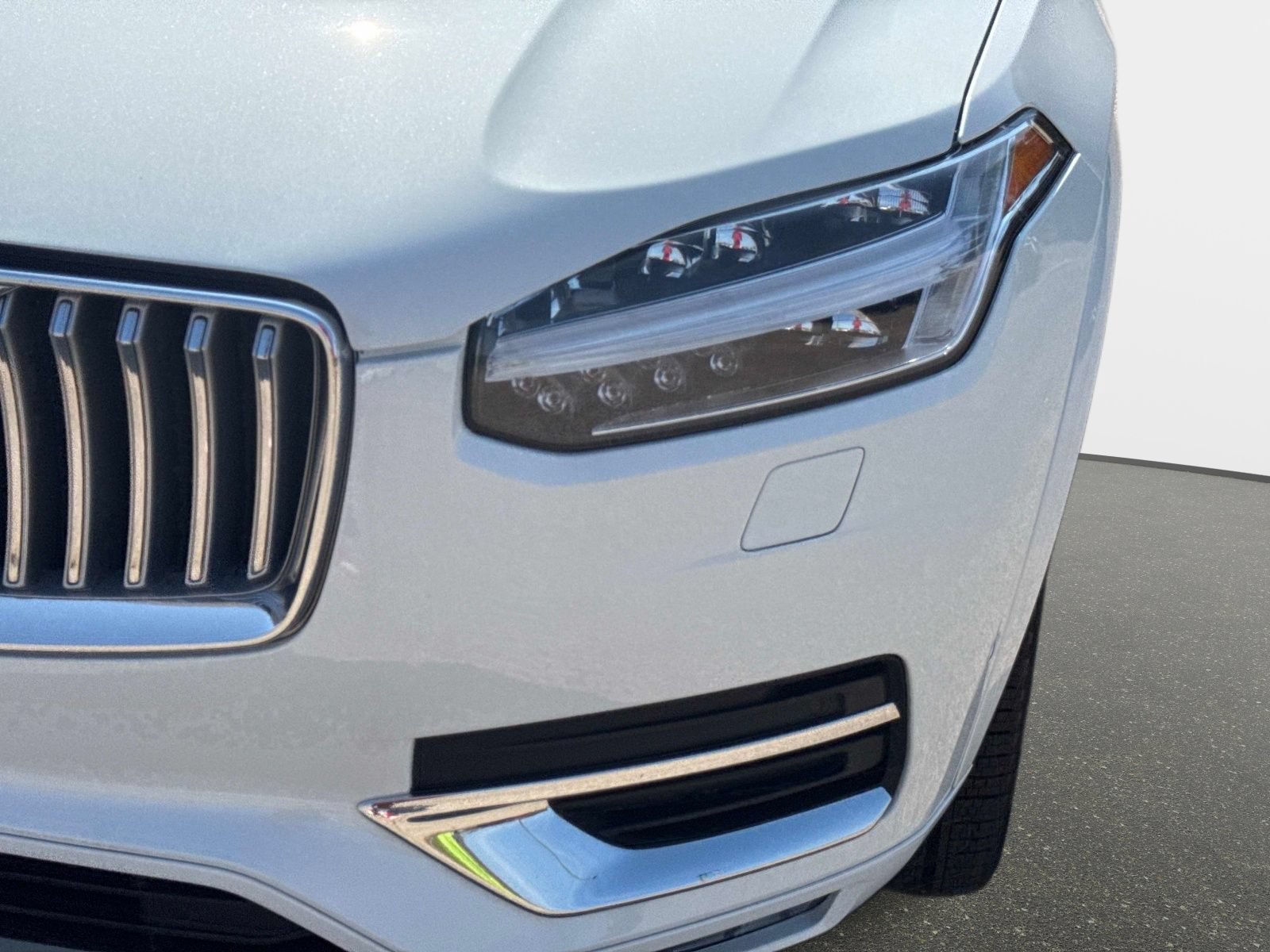 Used 2023 Volvo XC90 B5 Plus w/ Protection Package Premier AWD/4WD image 9