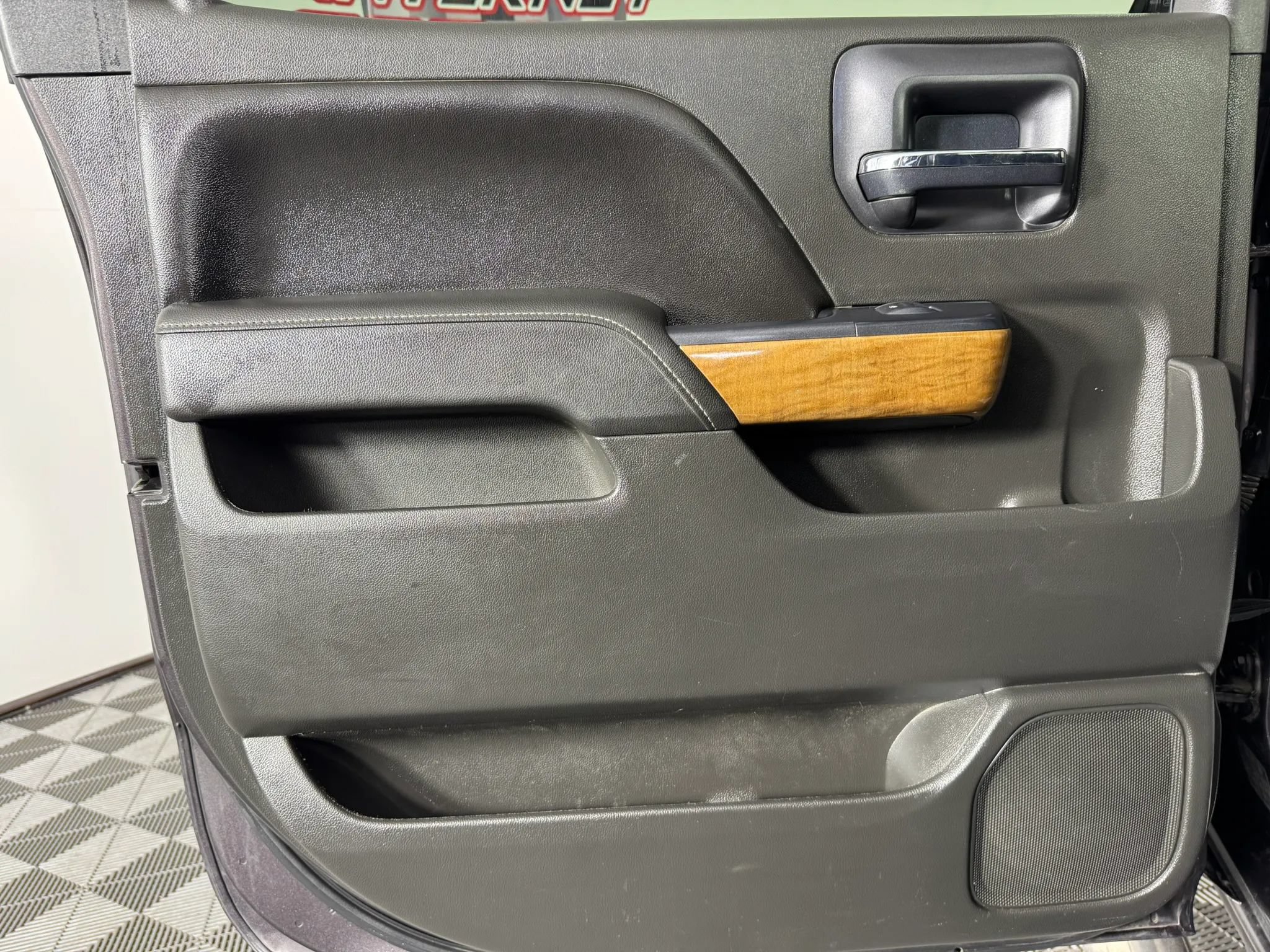 Used 2015 Chevrolet Silverado 1500 LTZ w/ LTZ Plus Package AWD/4WD image 43