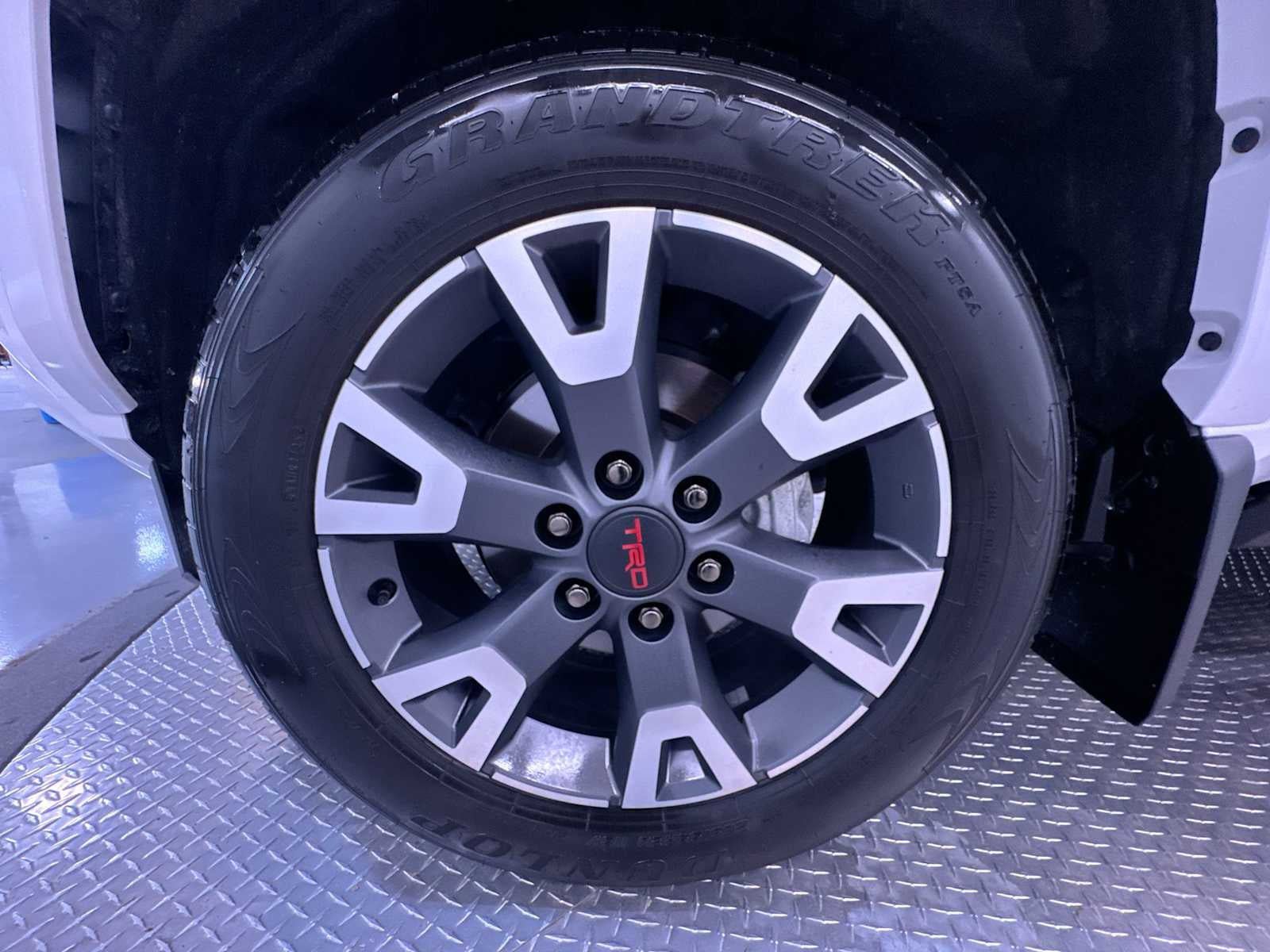 Used 2025 Toyota 4Runner TRD Sport Premium AWD/4WD image 2