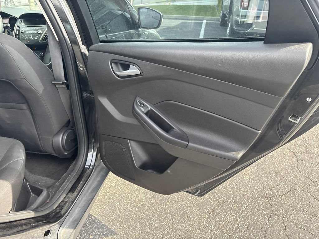 Used 2015 Ford Focus SE FWD image 15