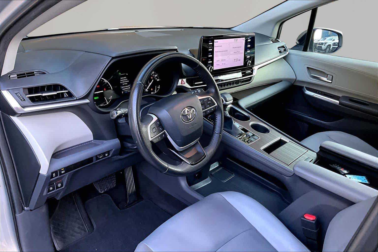 Certified 2023 Toyota Sienna XLE FWD image 18