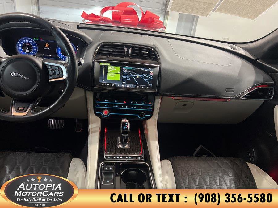 Used 2020 Jaguar F-PACE SVR image 28