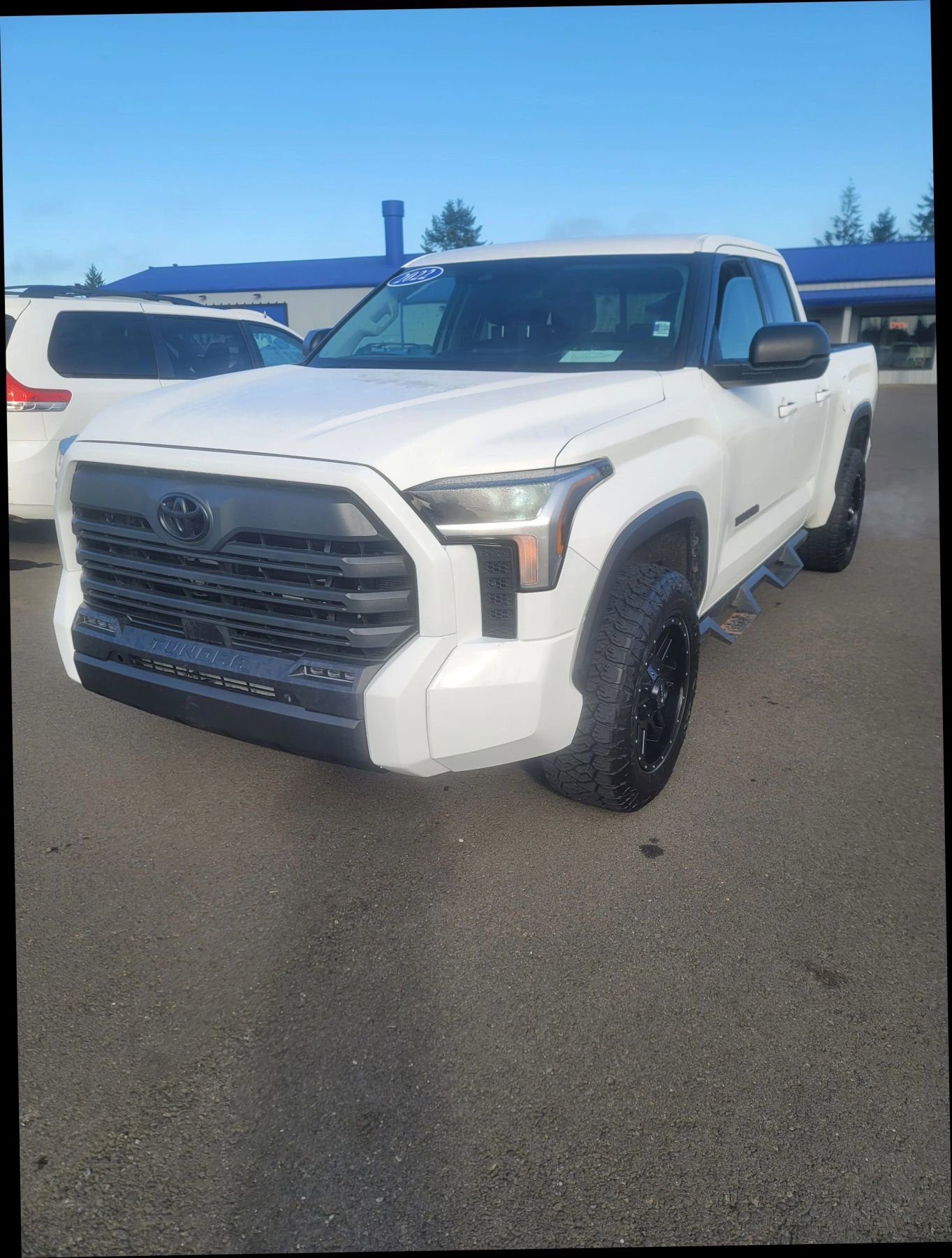 Used 2022 Toyota Tundra SR5 w/ SR5 Premium Package AWD/4WD image 9