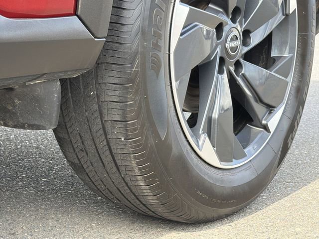 Used 2024 Nissan Rogue SV image 18