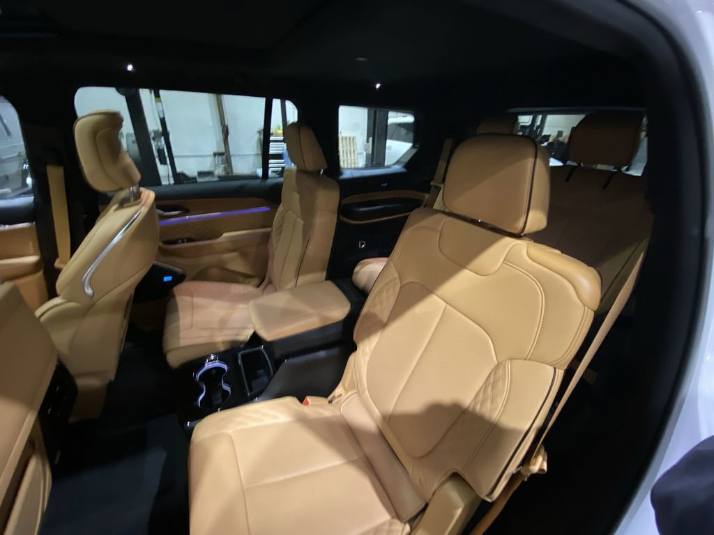 Used 2025 Jeep Grand Cherokee L Summit image 5