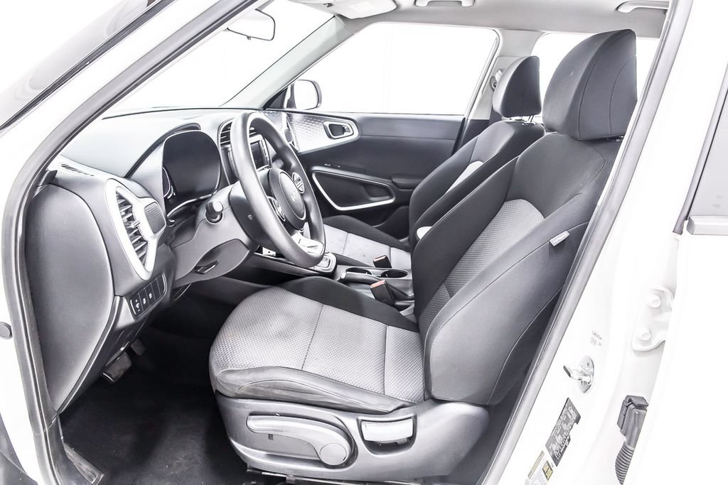 Used 2024 Kia Soul LX w/ Option Group 015 FWD image 24
