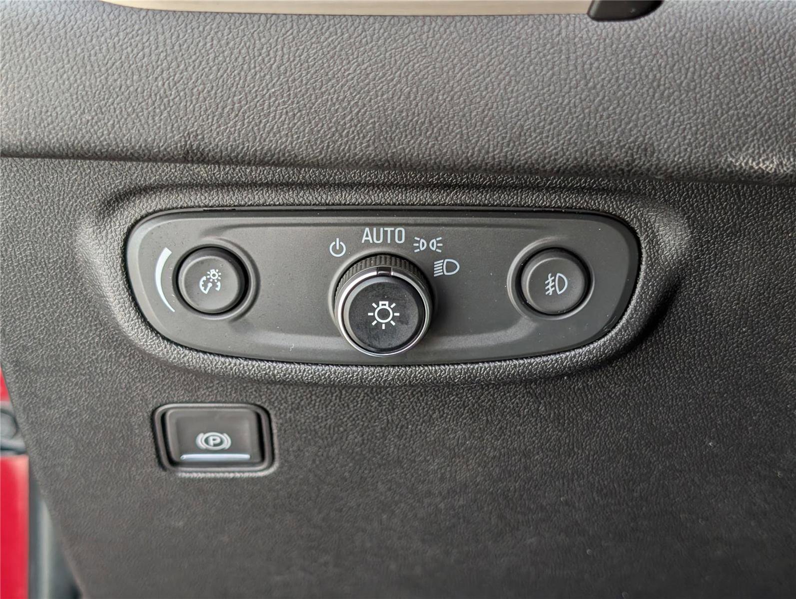 Used 2018 GMC Terrain Denali w/ Comfort Package AWD/4WD image 23