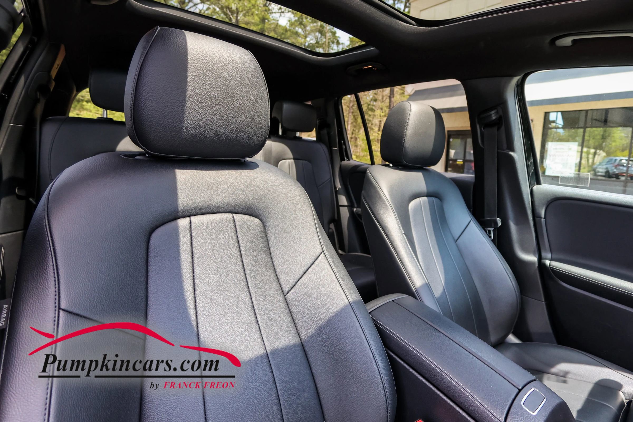 Used 2021 Mercedes-Benz GLB 250 4MATIC w/ Premium Package image 21