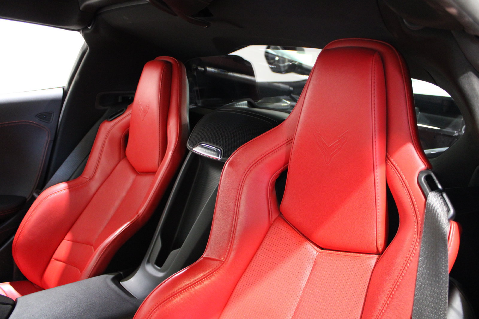 Used 2021 Chevrolet Corvette Stingray Coupe w/ Z51 Performance Package RWD image 19