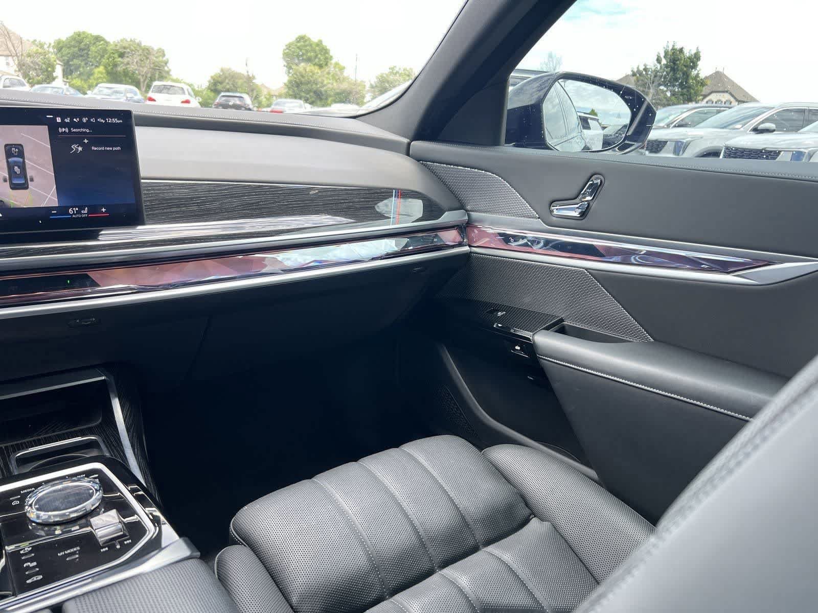 Used 2024 BMW 740i RWD image 5