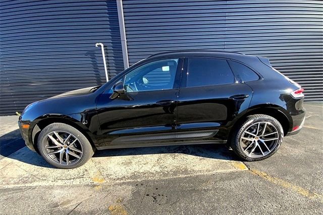 Certified 2026 Porsche Macan AWD/4WD image 2